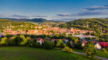 Schmalkalden - Thüringen - Almanya 'nın yarım yamalak kasabası üzerinde yaz akşamı yürüyüşü