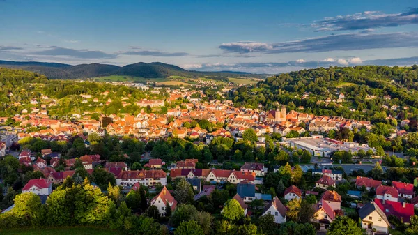 Schmalkalden - Thüringen - Almanya 'nın yarım yamalak kasabası üzerinde yaz akşamı yürüyüşü