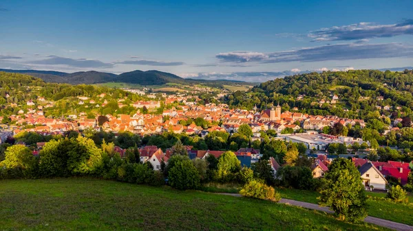 Schmalkalden - Thüringen - Almanya 'nın yarım yamalak kasabası üzerinde yaz akşamı yürüyüşü