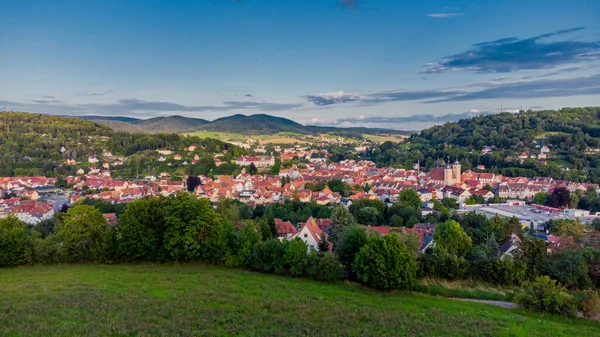 Schmalkalden - Thüringen - Almanya 'nın yarım yamalak kasabası üzerinde yaz akşamı yürüyüşü