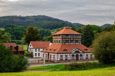Schmalkalden 'in güzel, yarı keresteli kasabasında bir gün, her yönüyle, Thüringen.