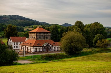 Schmalkalden 'in güzel, yarı keresteli kasabasında bir gün, her yönüyle, Thüringen.