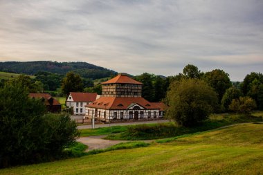 Schmalkalden 'in güzel, yarı keresteli kasabasında bir gün, her yönüyle, Thüringen.