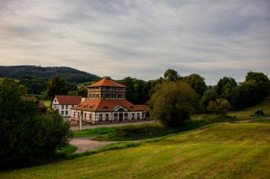 Schmalkalden 'in güzel, yarı keresteli kasabasında bir gün, her yönüyle, Thüringen.