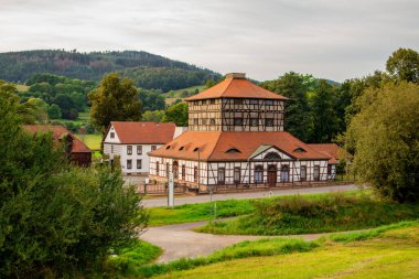 Schmalkalden 'in güzel, yarı keresteli kasabasında bir gün, her yönüyle, Thüringen.