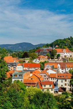 Schmalkalden 'in güzel, yarı keresteli kasabasında bir gün, her yönüyle, Thüringen.