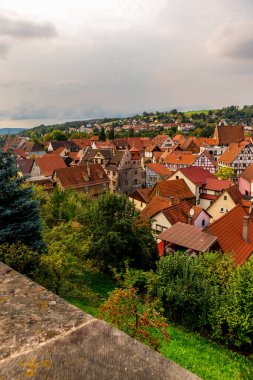 Schmalkalden 'in güzel, yarı keresteli kasabasında bir gün, her yönüyle, Thüringen.