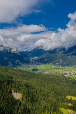 Tirol 'deki güzel Leutasch Vadisi' nde Tatil Hissediyor