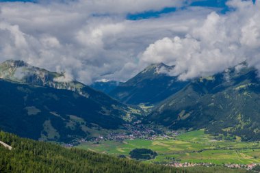 Tirol 'deki güzel Leutasch Vadisi' nde Tatil Hissediyor