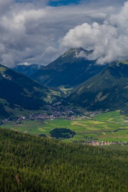 Tirol 'deki güzel Leutasch Vadisi' nde Tatil Hissediyor