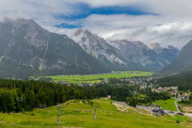 Tirol 'deki güzel Leutasch Vadisi' nde Tatil Hissediyor
