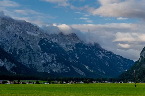 Насолоджуючись Останніми Годинами Вечора Чудовій Долині Леуташ Австрія — стокове фото