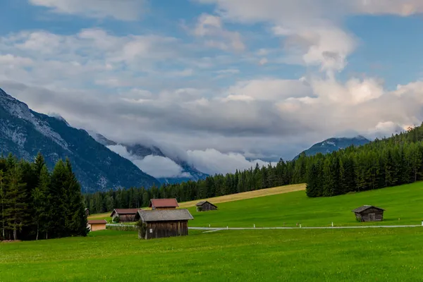 Наслаждаясь Последними Часами Вечера Прекрасной Долине Лейташ Австрия — стоковое фото
