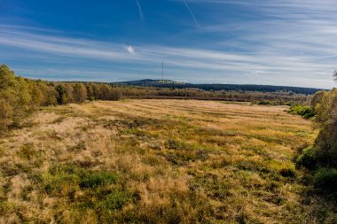 Rhn Ulusal Parkı 'ndaki yolda ve sonbahar atmosferinde Hesse