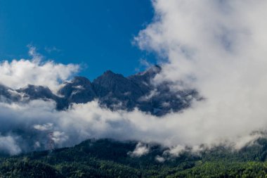 Bavyera Alpleri 'ndeki güzel Eibsee' ye yaz keşfi turu - Almanya