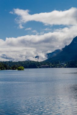 Bavyera Alpleri 'ndeki güzel Eibsee' ye yaz keşfi turu - Almanya