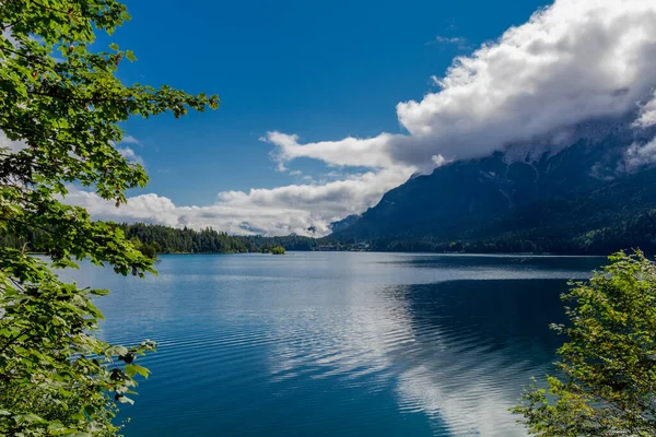 Visita Descubrimiento Verano Hermoso Eibsee Los Alpes Bávaros Alemania —  Fotos de Stock