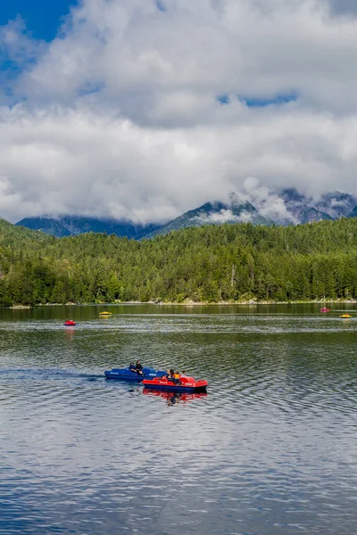 Excursão Descoberta Verão Para Belo Eibsee Nos Alpes Baviera Alemanha — Fotografia de Stock