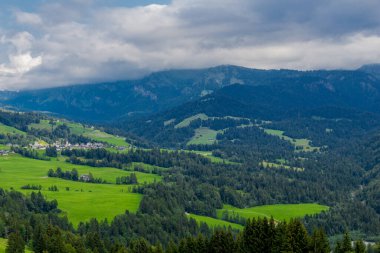 Avusturya 'nın dağlık bölgesinde güzel bir keşif gezisi.. 