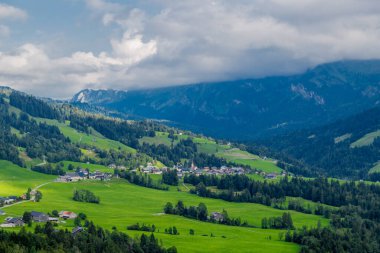 Avusturya 'nın dağlık bölgesinde güzel bir keşif gezisi.. 