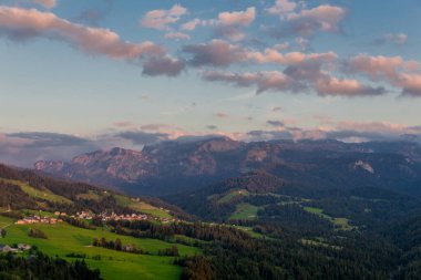 Avusturya 'nın dağlık bölgesinde güzel bir keşif gezisi.. 