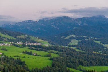 Avusturya 'nın dağlık bölgesinde güzel bir keşif gezisi.. 
