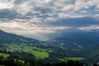 Avusturya 'nın dağlık bölgesinde güzel bir keşif gezisi.. 