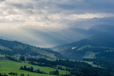 Avusturya 'nın dağlık bölgesinde güzel bir keşif gezisi.. 