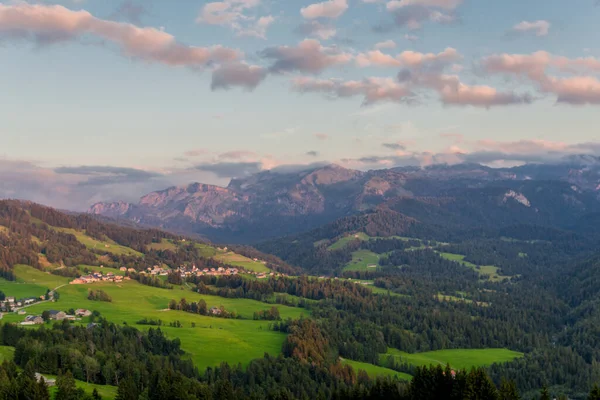 Schöne Erkundungstour Durch Das Alpenland Österreich — Stockfoto