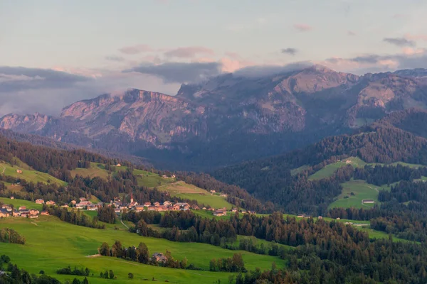 Schöne Erkundungstour Durch Das Alpenland Österreich — Stockfoto