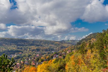 Jena-Thuringia 'daki Saale Horizontale boyunca rahat sonbahar yürüyüşü