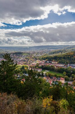 Jena-Thuringia 'daki Saale Horizontale boyunca rahat sonbahar yürüyüşü