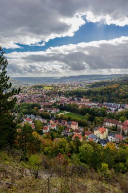 Jena-Thuringia 'daki Saale Horizontale boyunca rahat sonbahar yürüyüşü