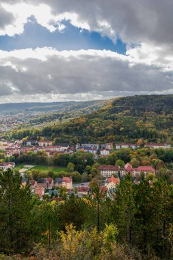 Jena-Thuringia 'daki Saale Horizontale boyunca rahat sonbahar yürüyüşü