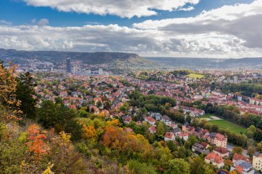 Jena-Thuringia 'daki Saale Horizontale boyunca rahat sonbahar yürüyüşü