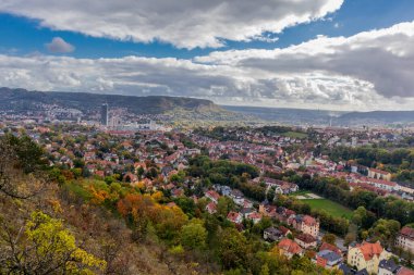 Jena-Thuringia 'daki Saale Horizontale boyunca rahat sonbahar yürüyüşü