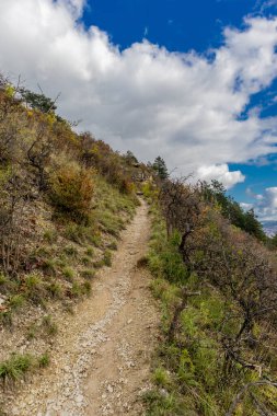 Jena-Thuringia 'daki Saale Horizontale boyunca rahat sonbahar yürüyüşü