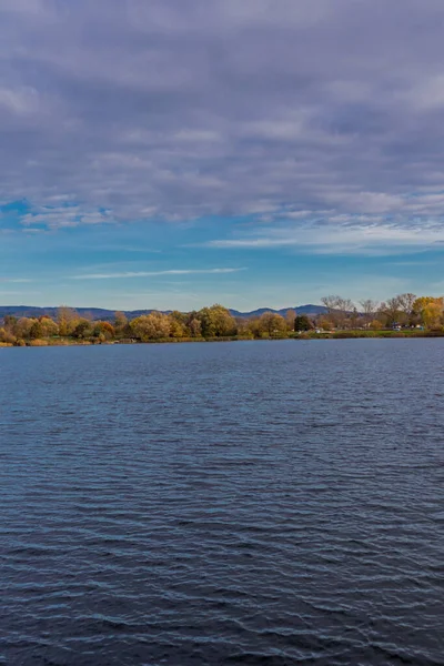 Jesienny Spacer Jeziorze Pobliżu Immelborn Turyngia — Zdjęcie stockowe