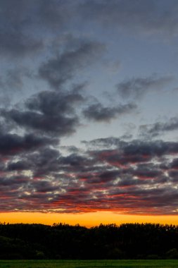 Akşam yürüyüşü Schmalkalden 'in güzel akşam ışığında - Thüringen - Almanya