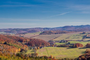 Thüringen Ormanı 'nın kıyısındaki Wartburg kasabası Eisenach' ın etrafında sonbahar yürüyüşü