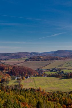 Thüringen Ormanı 'nın kıyısındaki Wartburg kasabası Eisenach' ın etrafında sonbahar yürüyüşü