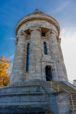 Thüringen Ormanı 'nın kıyısındaki Wartburg kasabası Eisenach' ın etrafında sonbahar yürüyüşü