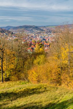 Thüringen Ormanı 'nın kıyısındaki Wartburg kasabası Eisenach' ın etrafında sonbahar yürüyüşü