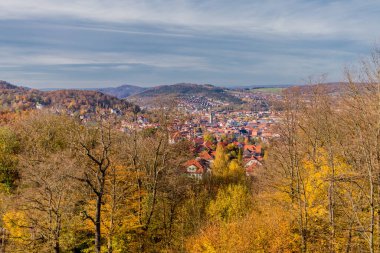 Thüringen Ormanı 'nın kıyısındaki Wartburg kasabası Eisenach' ın etrafında sonbahar yürüyüşü