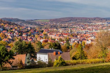 Thüringen Ormanı 'nın kıyısındaki Wartburg kasabası Eisenach' ın etrafında sonbahar yürüyüşü