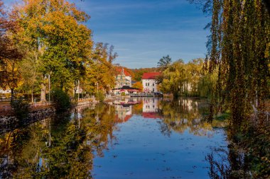 Thüringen Ormanı 'nın kıyısındaki Wartburg kasabası Eisenach' ın etrafında sonbahar yürüyüşü