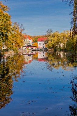Thüringen Ormanı 'nın kıyısındaki Wartburg kasabası Eisenach' ın etrafında sonbahar yürüyüşü