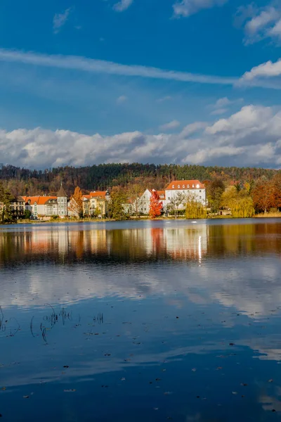 Podzimní Prohlídka Jezera Burgsee Krásném Bad Salzungen Durynsko — Stock fotografie