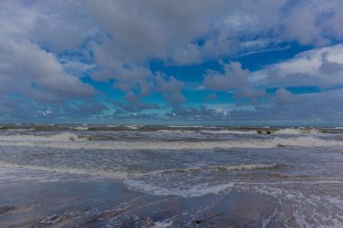 Englisch (İngiltere) GlossarGüzel sonbahar yürüyüşü Polonya Baltık Denizi 'nde Ustronie Morskie - Polonya kıyıları boyunca