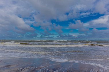 Englisch (İngiltere) GlossarGüzel sonbahar yürüyüşü Polonya Baltık Denizi 'nde Ustronie Morskie - Polonya kıyıları boyunca